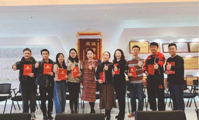 愛(ài)有溫度，心有未來(lái)--東達(dá)建材2022榮譽(yù)表彰圓滿成功